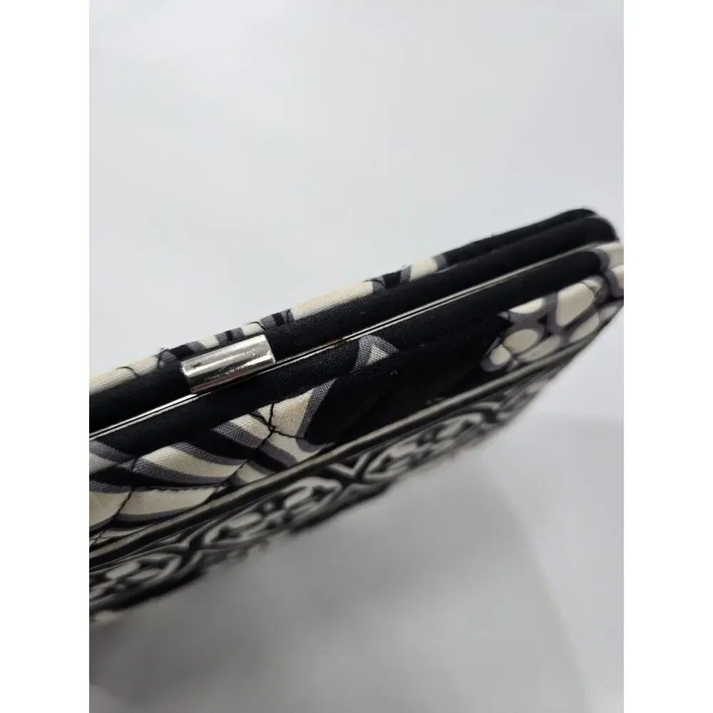 Vera Bradley Floral Black & White Zip Close Wallet Clutch Wrist Strap‎ - Picture 10 of 12